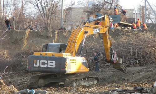 Гусеничный экскаватор JCB JS 330 LC с гидроножницами